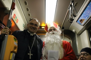 biskup robert chrząszcz z mikołajem
